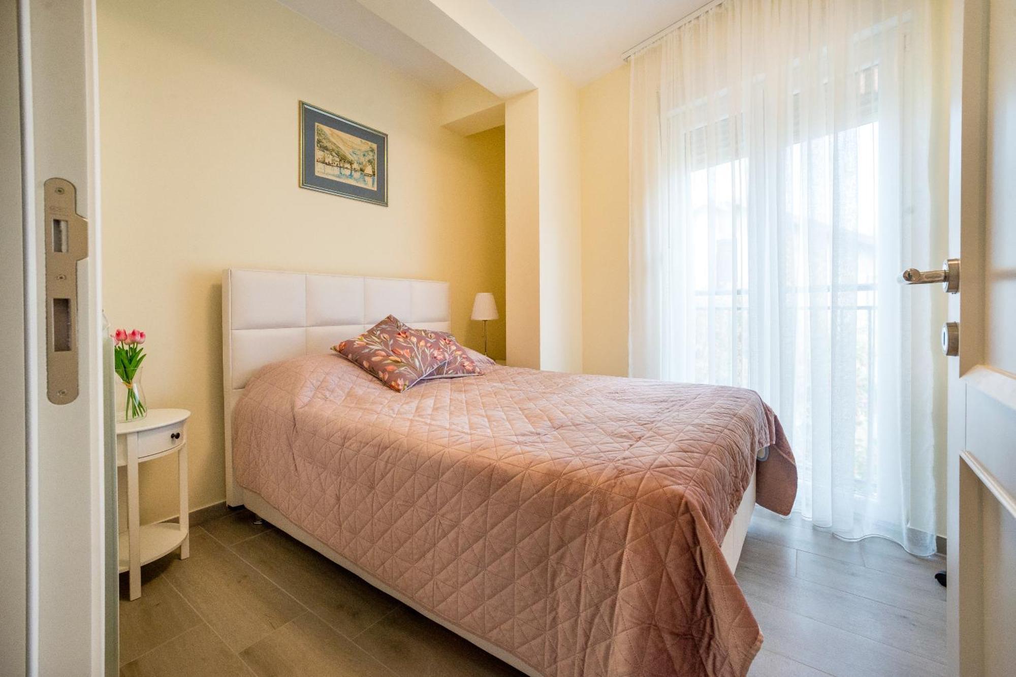 Linz Daire Tivat